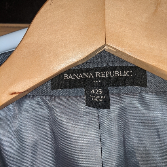 EUC Banana Republic FS Suit 42S 35x30 standard fit - Picture 5 of 15